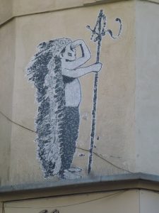 Großaufnahme: PasteUp: Kleiner Indianer mit großer Federpracht an der Mauer von Montpellier
