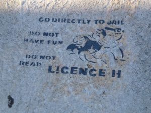 "Go Directly To Jail | Do Not Have Fun | Do Not Read Licence H" - Stencil auf Boden in Montpellier