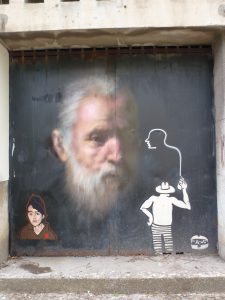 Beeindruckend die Kombination aus "Altem Meister" und Graffiti im Comic-Style. Lissabon, Street Art, Portugal